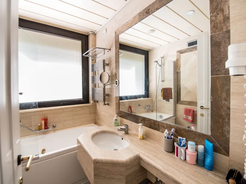 9-LUISS-bagno-suite-LISBONA_8988.jpg