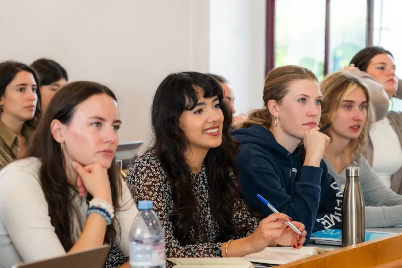 Studentesse a lezione