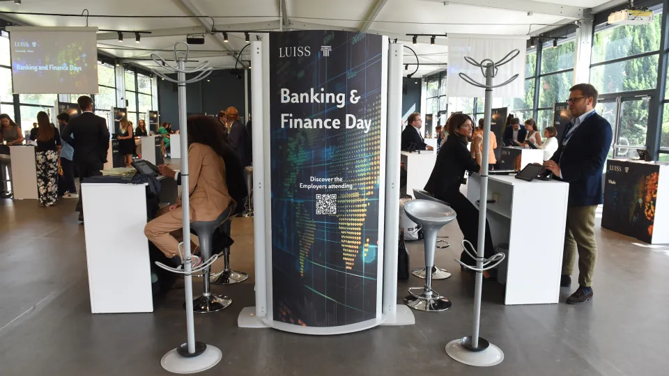banking finance days